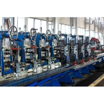 Continuous casting machine producing steel slabs