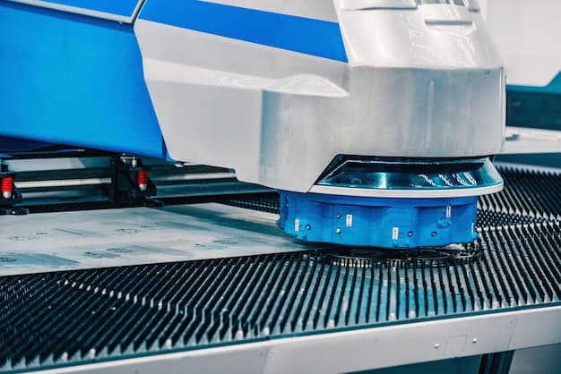 Flex Hybrid technology punching machine close up