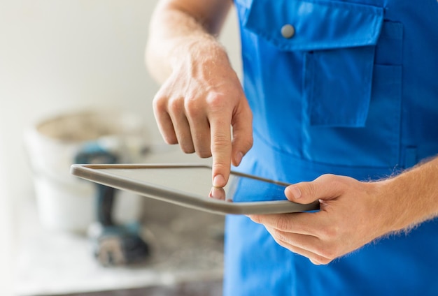 Maintenance technician on a factory floor following a step-by-step digital work instruction on a tablet, with a torque value and a captured photo visible on screen